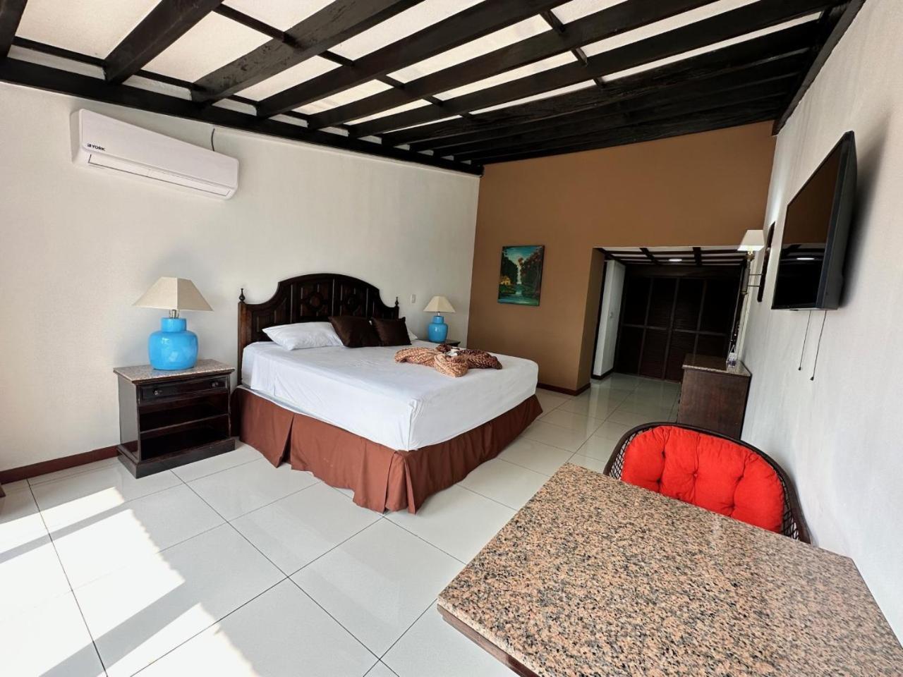 Hotel Tesoro Beach San Luis La Herradura Exterior foto