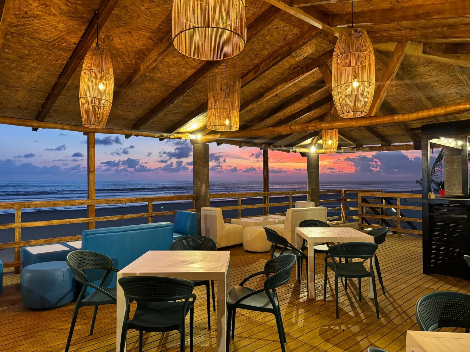 Hotel Tesoro Beach San Luis La Herradura Exterior foto